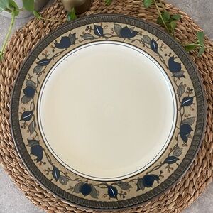 MIKASA Intaglio Arabella Dinner Plate 11.25”